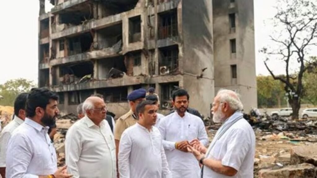 PM and other Ministers of India having discussions